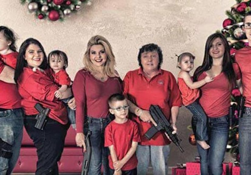 10 Facts Crushing The Notion That Christmas Cards Are Boring