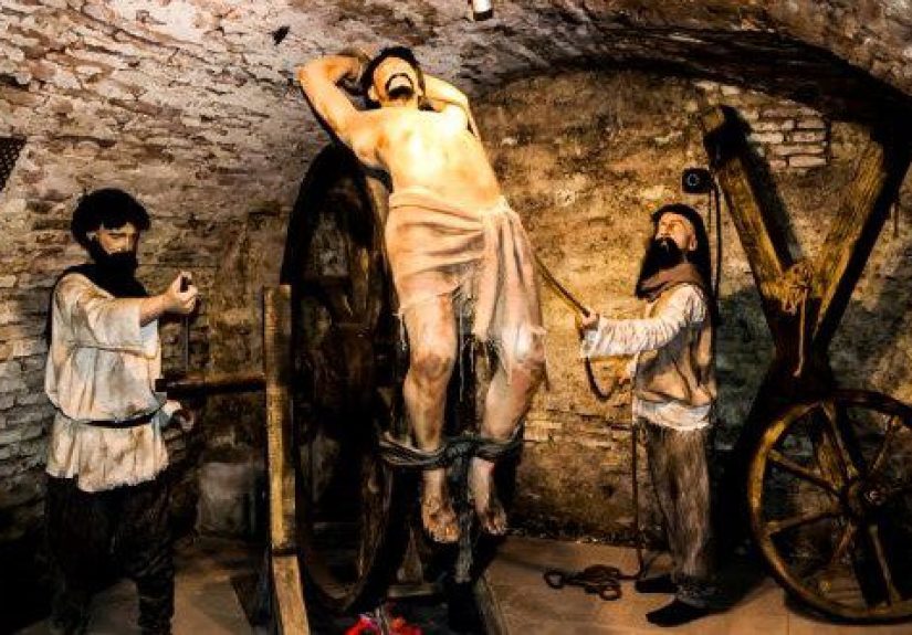 10 Men Who Suffered Horrible Executions