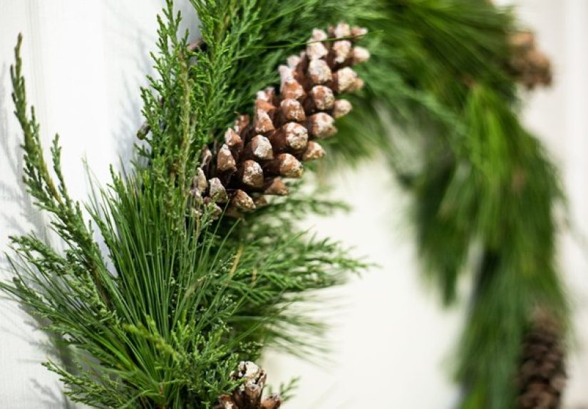 How to Make a Christmas Wreath From Scratch