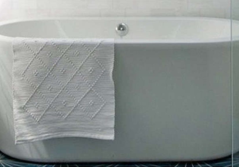 Neptune Amaze 60 in. Freestanding Oval Bathroom Tub