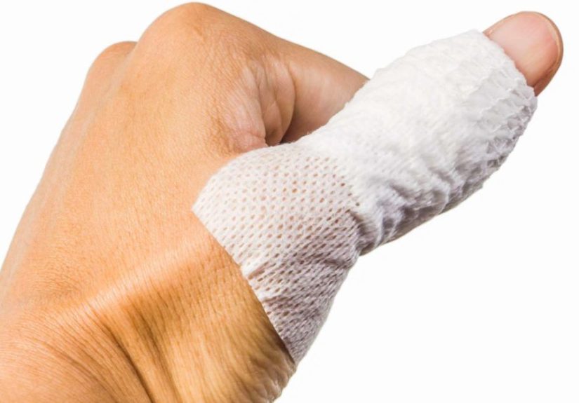 Sprained thumb: Treatment, recovery, and symptoms