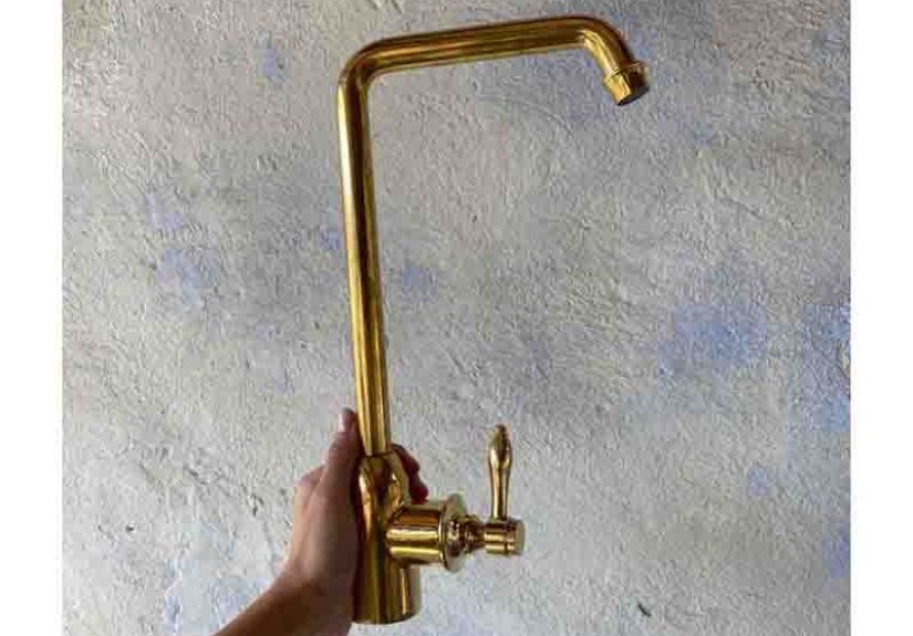 Traditional Mixer Tap With Swivel Spout