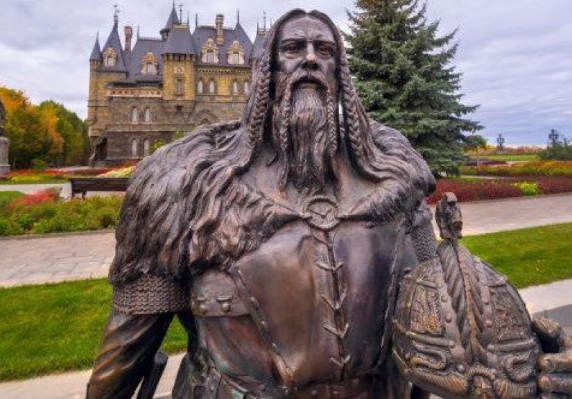 10 Book Characters Who Were Miscast in the Adaptation but Still Great