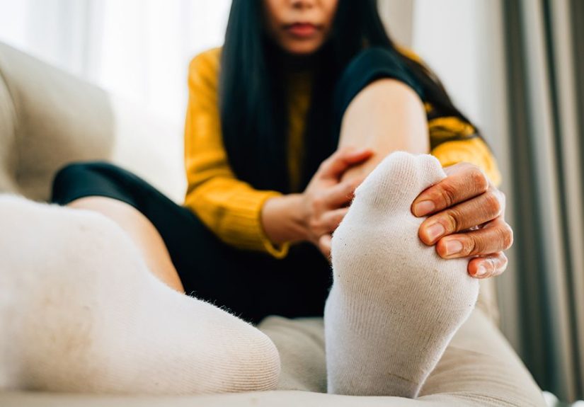 Early Stage Gout Symptoms in Feet and Hands