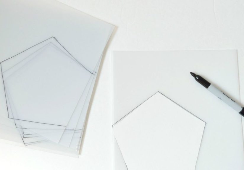 Turn a plastic sheet into the best accessory for your living room!