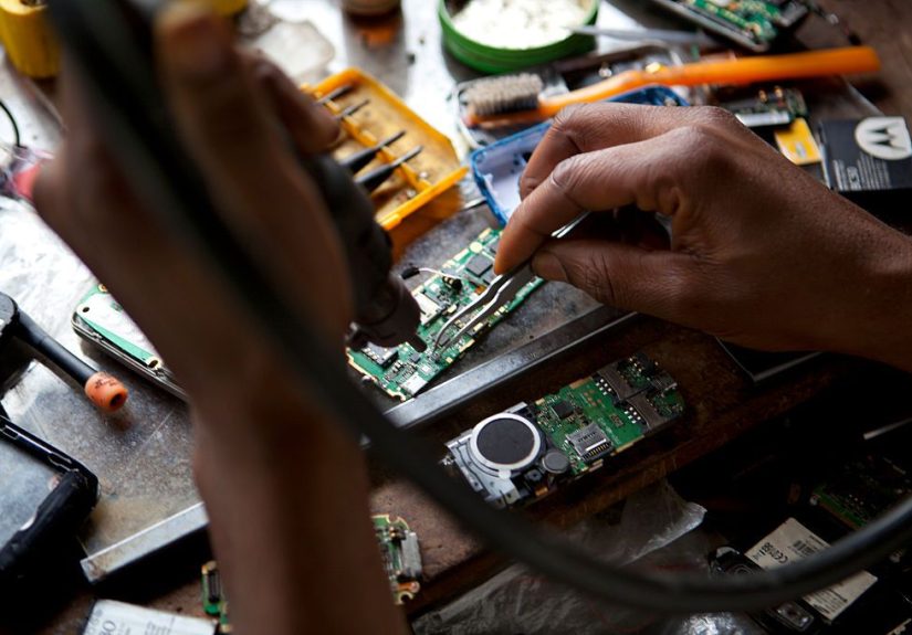 The Benefits of Easily Repairable Smartphones