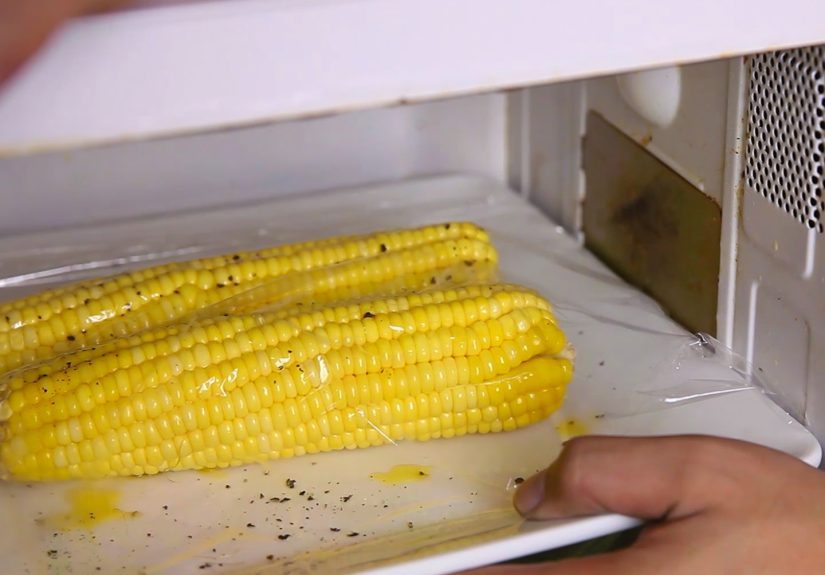 3 Ways to Microwave Corn on the Cob