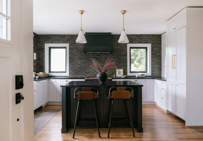 35 Kitchen Backsplash Ideas for White Cabinets