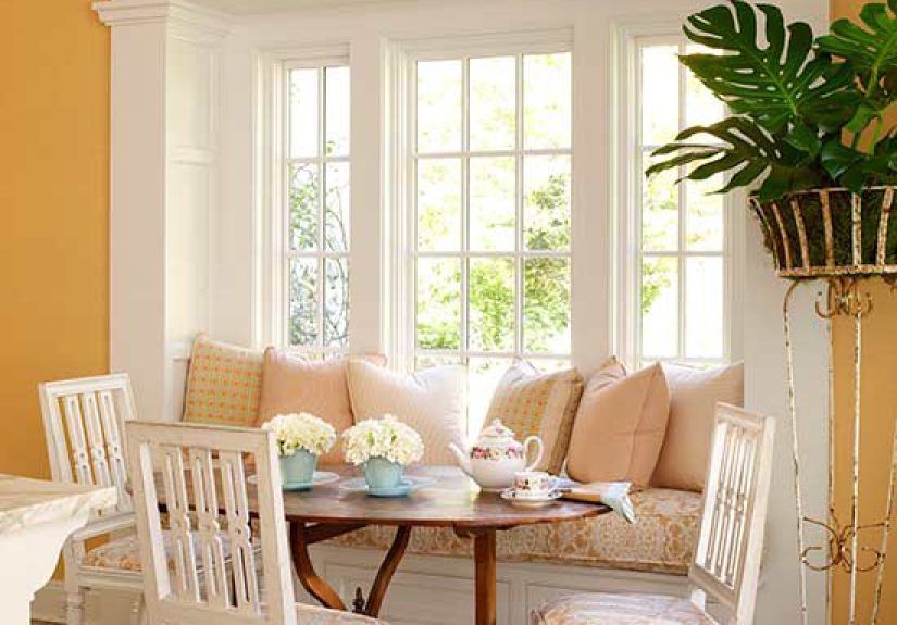Space-Savvy Breakfast Nook Banquettes